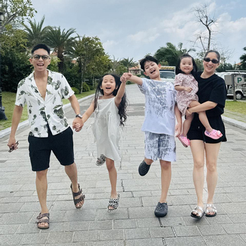 Khánh Thi - Phan Hiển đưa các con đi nghỉ hè, khán giả khen 'cả nhà đẹp như tranh'