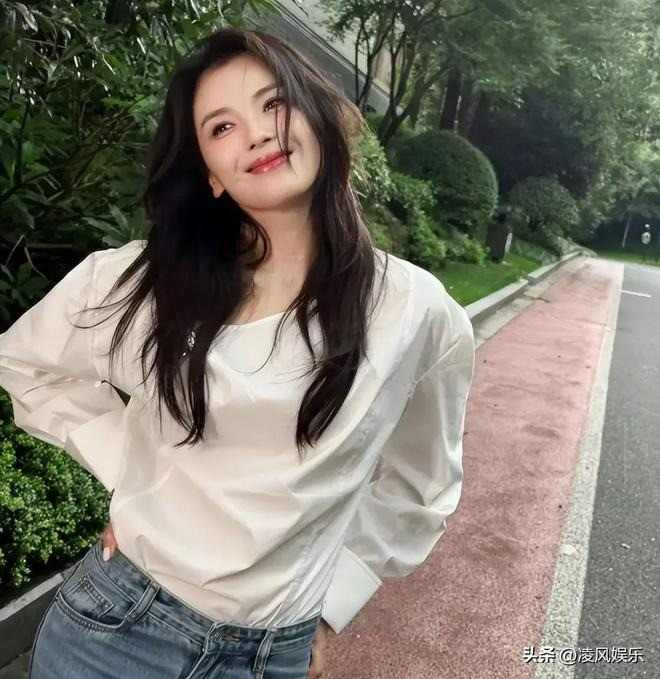 Mỹ nhân Thiên Long Bát Bộ U50 vẫn đẹp xuất sắc không ngại trả nợ nghìn tỷ cho chồng