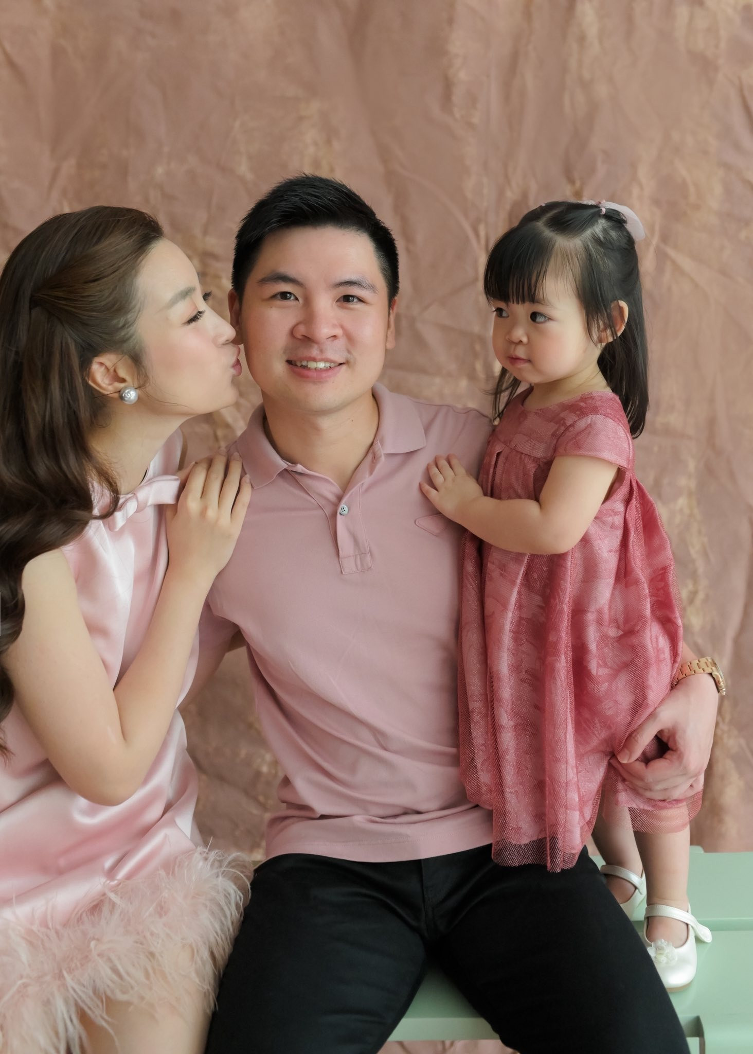 Đỗ Mỹ Linh khoe ảnh bên chồng thiếu gia biểu cảm của ái nữ thu hút sự chú ý