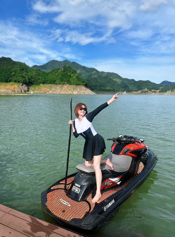 Hoa khôi Hà Nội, diễn viên 'vũ trụ' VFC khoe vóc dáng cực xịn sau sinh, bí quyết nằm ở đâu?- Ảnh 3.