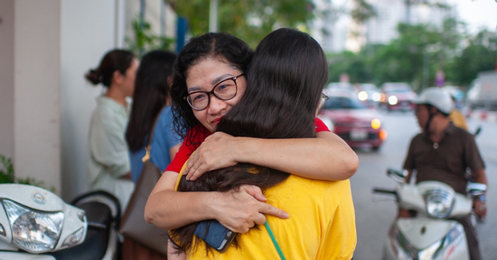 Phụ huynh Hà Nội 'lòng như lửa đốt' chờ điểm thi lớp 10 của con