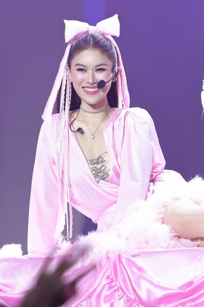 Rich kid đình đám vào showbiz Việt từng bị chê bất tài nay được dân mạng khen hết lời