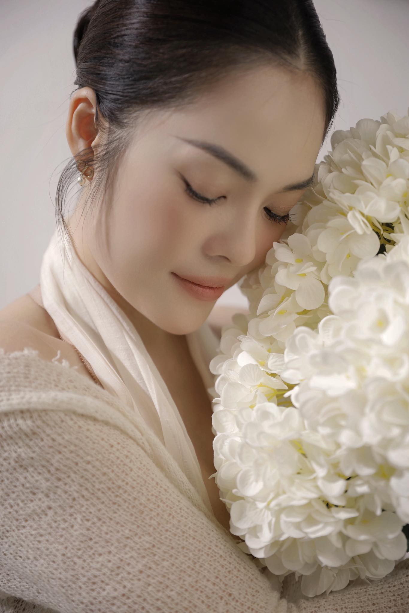 Sao Việt từng phải kiếm 6 tỷ/năm trả nợ, vẫn cho con học trường quốc tế: Vượt qua biến cố, sống an nhiên - Ảnh 1.