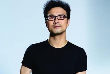 Uông Phong tình tứ với người yêu giữa ồn ào 'tán tỉnh phụ nữ trung niên'