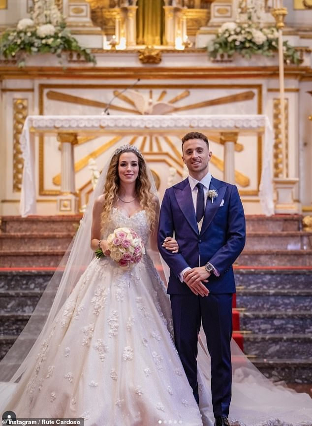 99961713 14871349 hersocialmediaaccountwhichhassome55900followersdocumen a 141751535794078 175153950136492758269