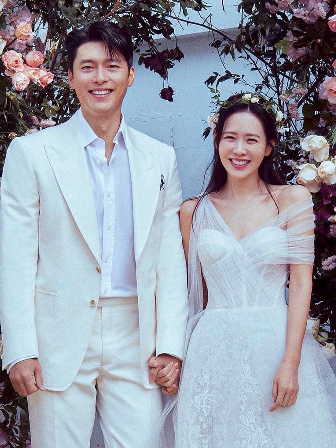 Ảnh hiếm về gia đình Hyun Bin Son Ye Jin lộ cả mặt con trai