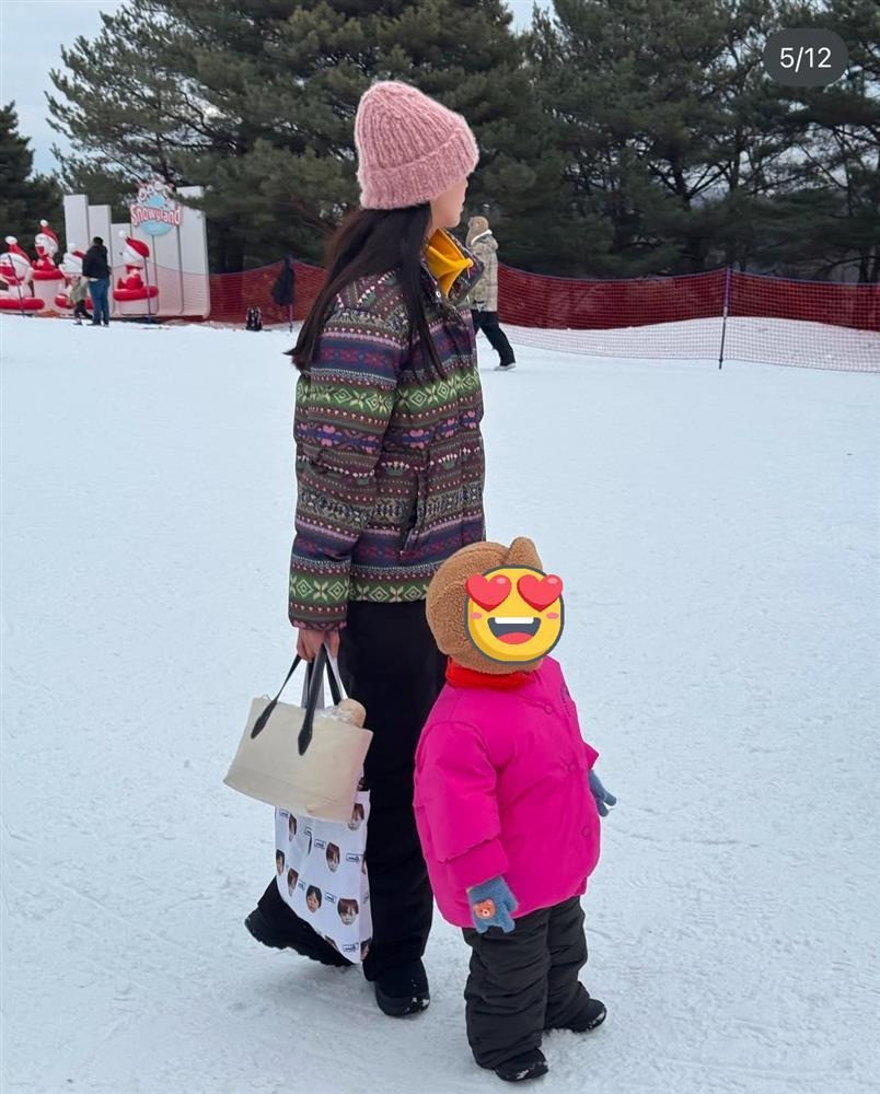 Ảnh hiếm về gia đình Hyun Bin  Son Ye Jin lộ cả mặt con trai