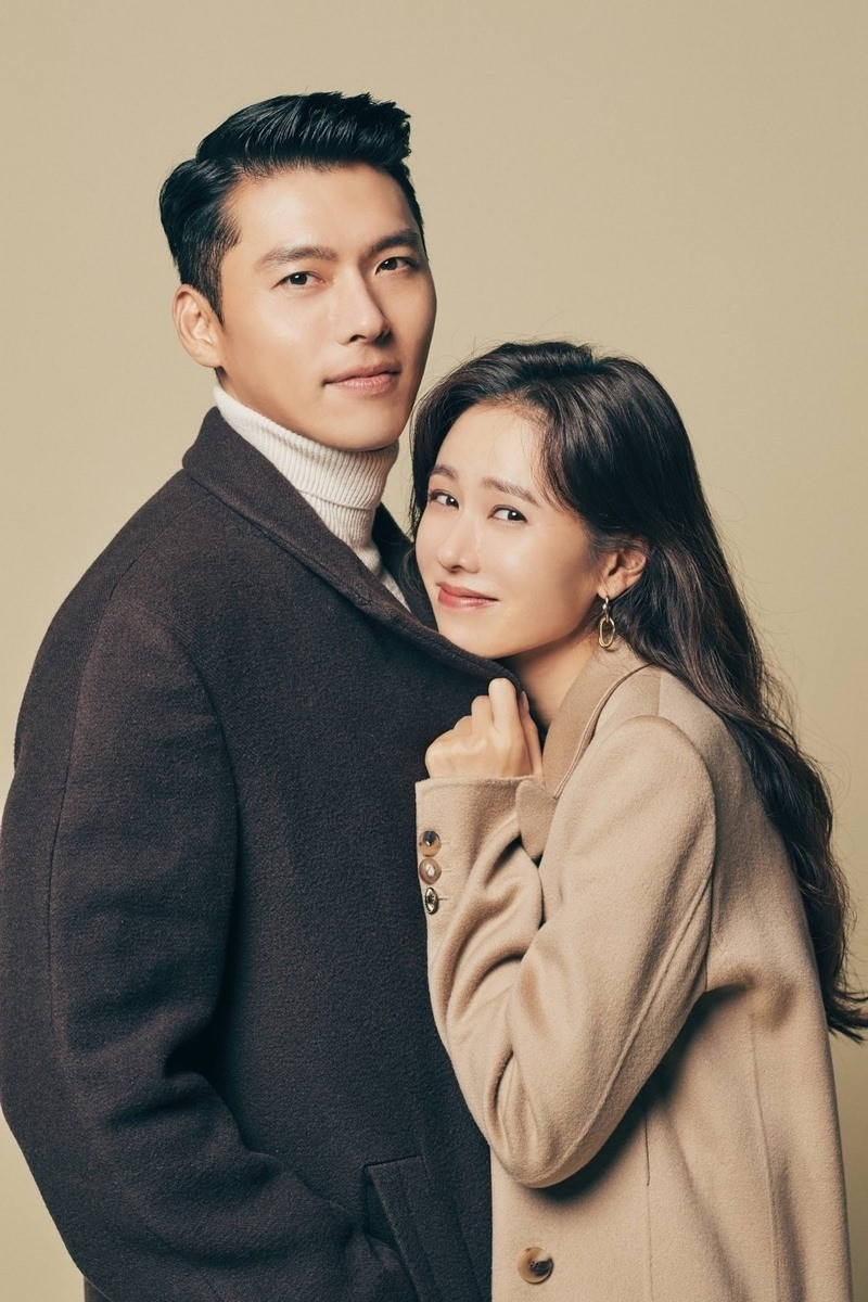 Ảnh hiếm về gia đình Hyun Bin Son Ye Jin lộ cả mặt con trai