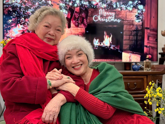 Gia tộc hiếm có ở Việt Nam với 3 NSND, 3 NSƯT, cả mẹ và con gái đều nổi tiếng