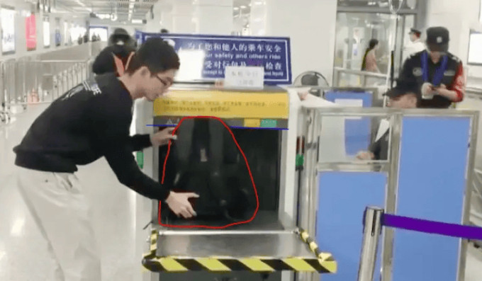 Khách Việt bất ngờ khi bị tịch thu đồ ở ga tàu Trung Quốc, thốt lên: