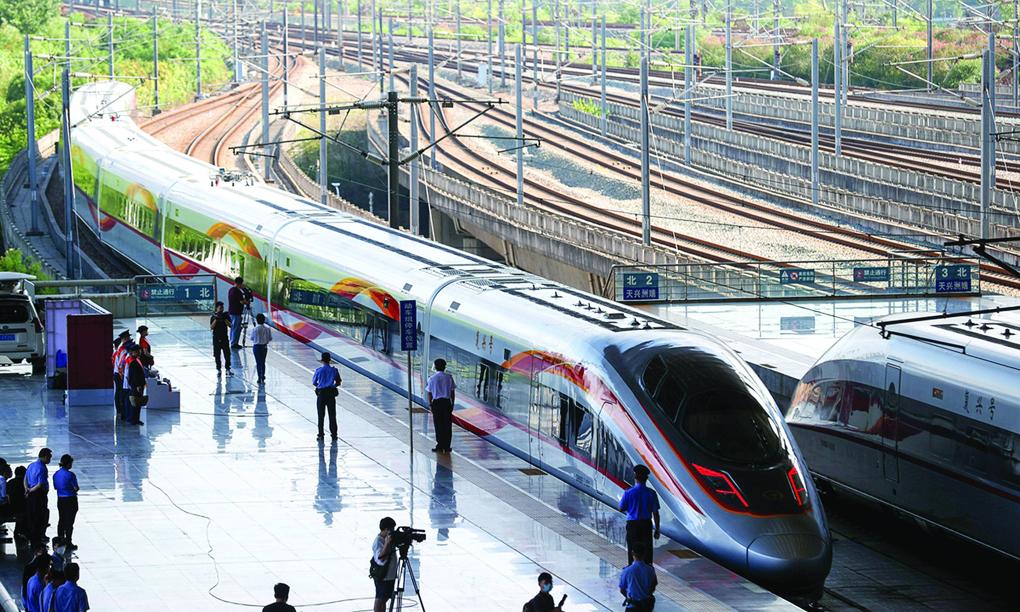 Khách Việt bất ngờ khi bị tịch thu đồ ở ga tàu Trung Quốc, thốt lên: