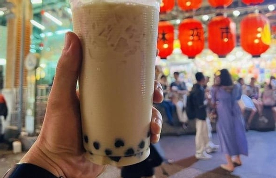 Nữ ca sỹ phải bỏ nghề, họng đau như dao cắt do nghiện trà sữa