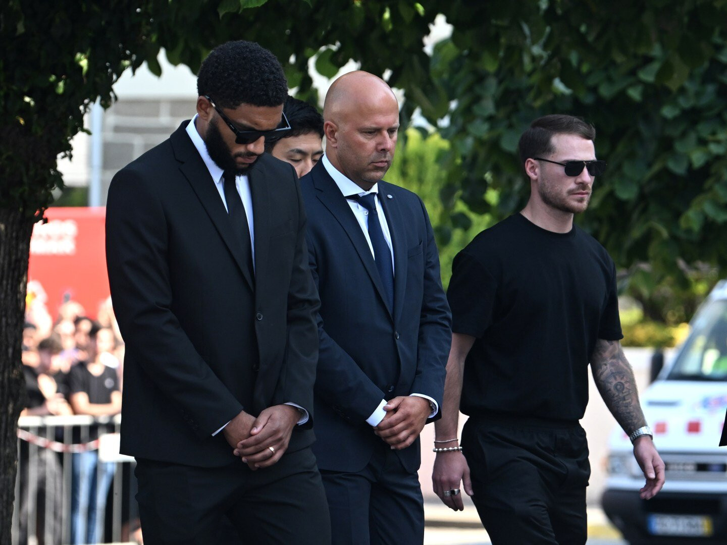 www_thesun_co_uk liverpools darwin nunez arrives funeral 1007742526 (1).jpg