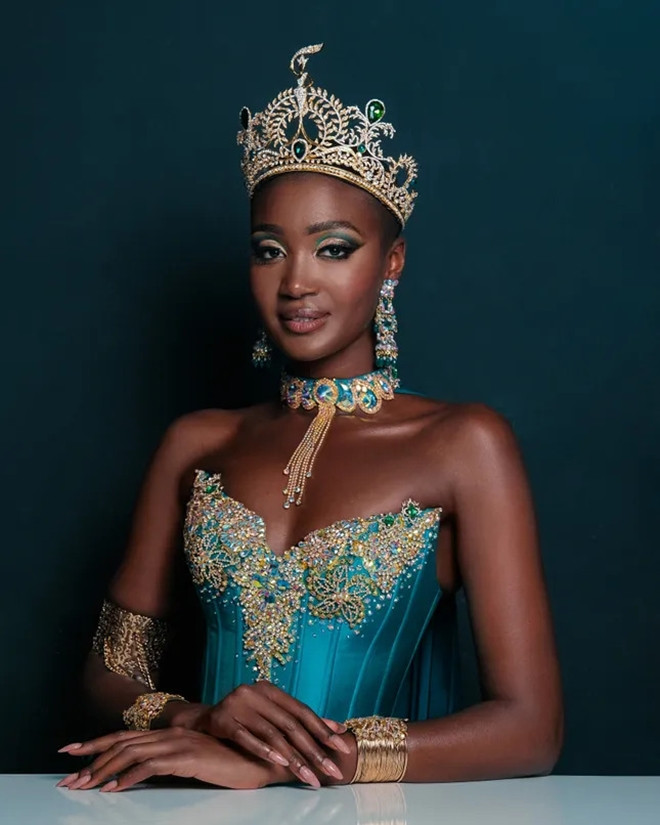 Hàng loạt người đẹp liên tiếp từ bỏ danh hiệu Hoa hậu á hậu Hòa bình