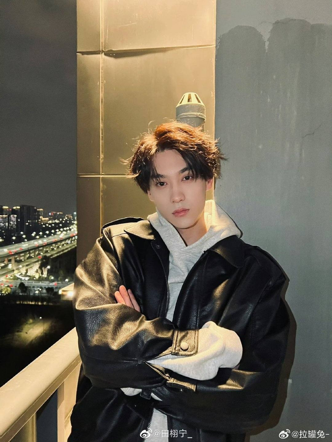 Nam chính phim đam mỹ Nghịch Ái lộ ảnh hẹn hò bạn gái