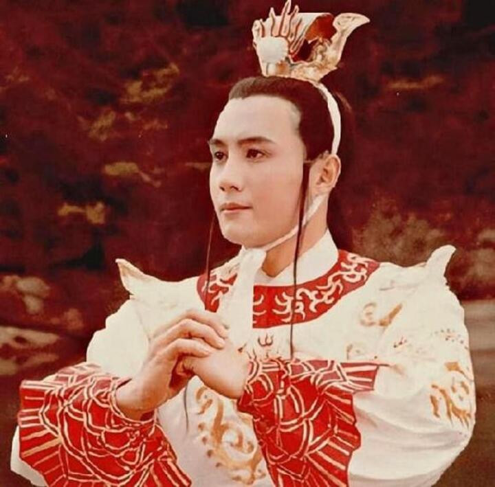 Vương Bá Chiêu vào vai Bạch Long Mã.