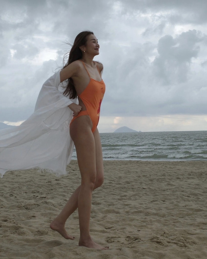 Thanh Hằng Khả Ngân Tóc Tiên khoe bộ hình bikini gợi cảm