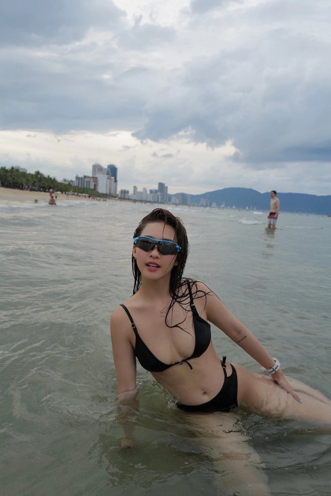 Thanh Hằng Khả Ngân Tóc Tiên khoe bộ hình bikini gợi cảm