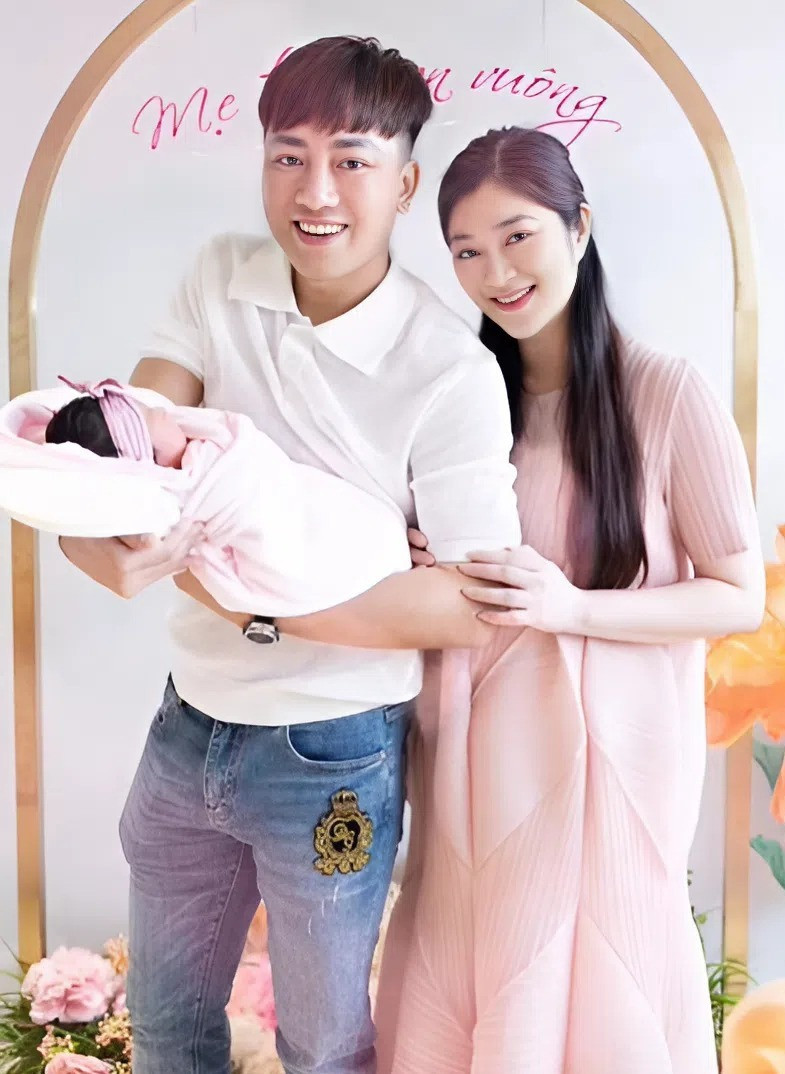 Thanh Trúc lên tiếng sau khi bị chỉ trích vì đăng ảnh chồng con