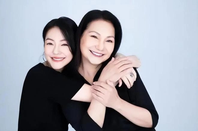 Vợ mới của Uông Tiểu Phi đáp gia đình Từ Hy Viên