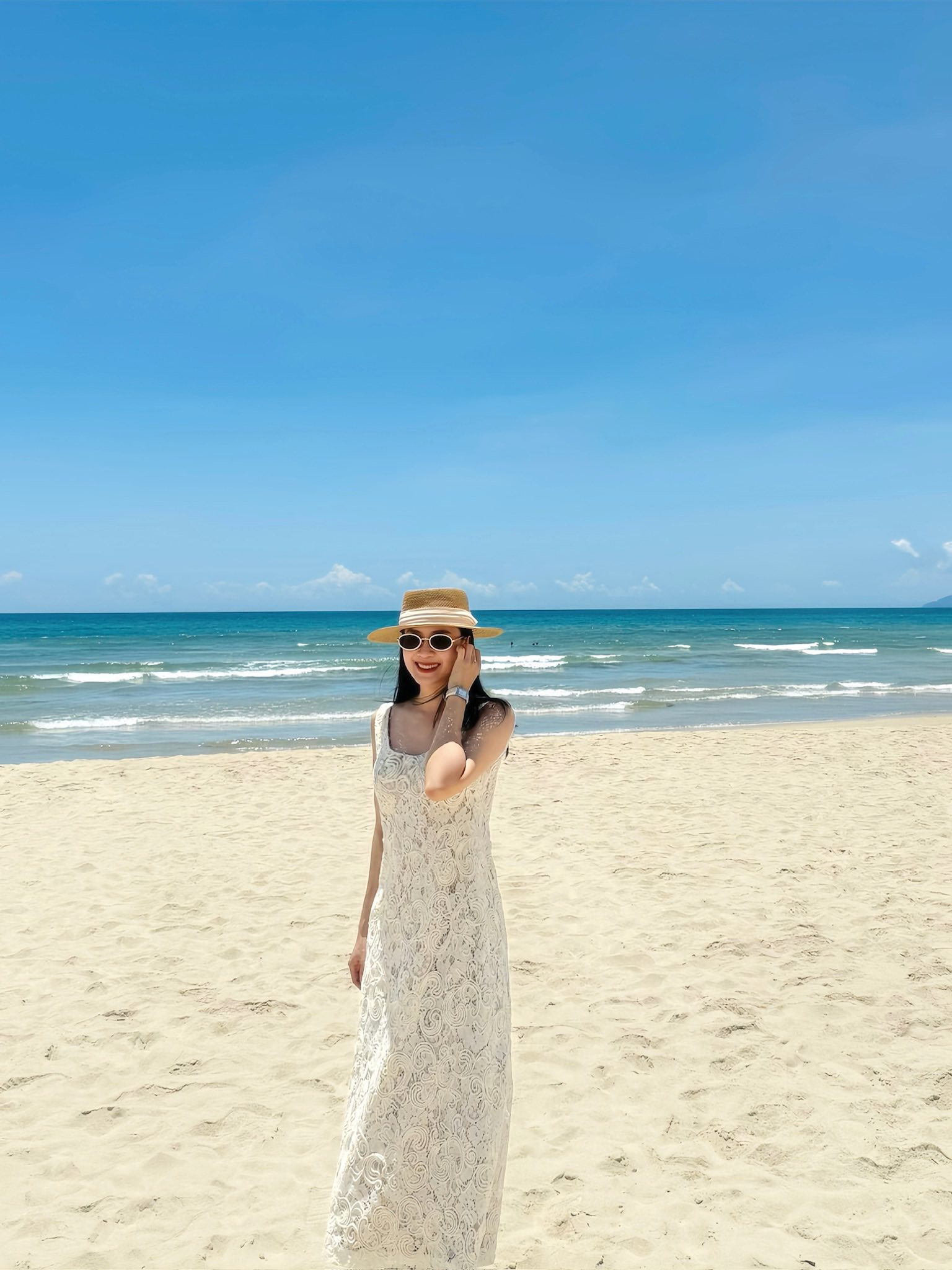 Không diện bikini đi biển, Hồng Diễm vẫn khiến fan trầm trồ- Ảnh 5.