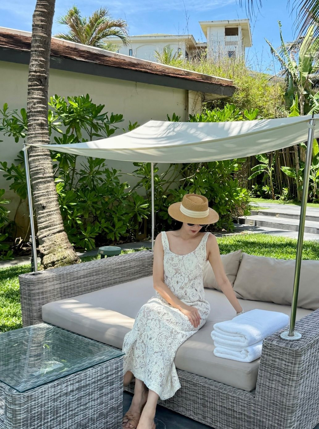 Không diện bikini đi biển, Hồng Diễm vẫn khiến fan trầm trồ- Ảnh 7.