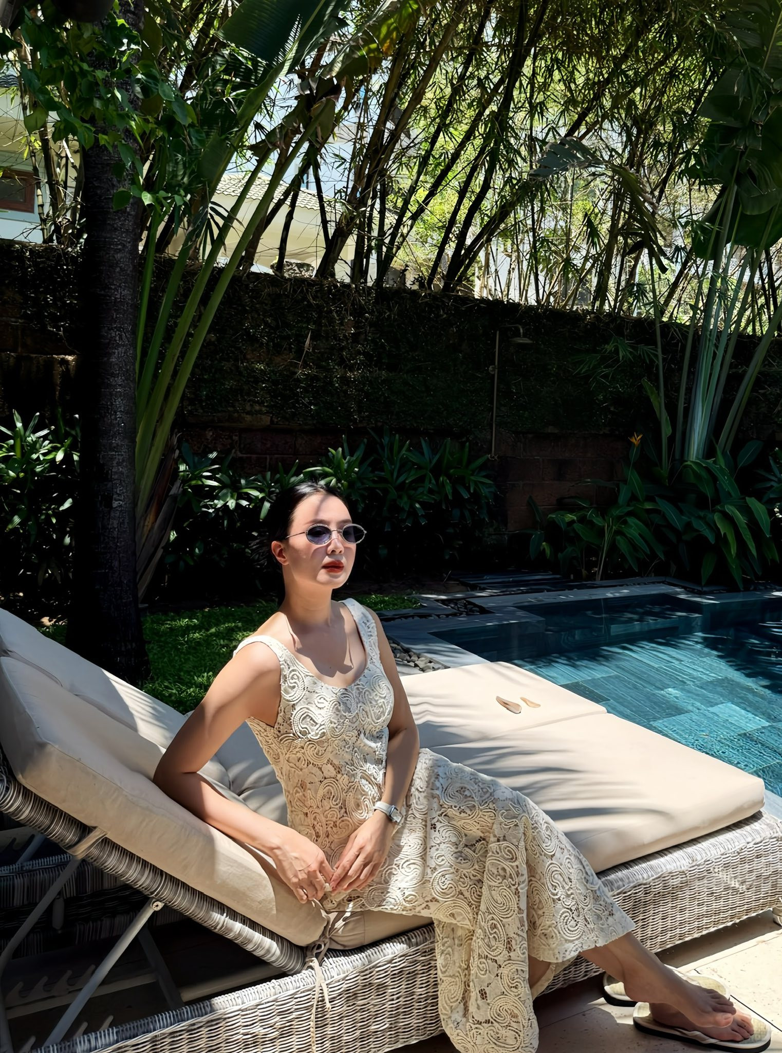 Không diện bikini đi biển, Hồng Diễm vẫn khiến fan trầm trồ- Ảnh 6.