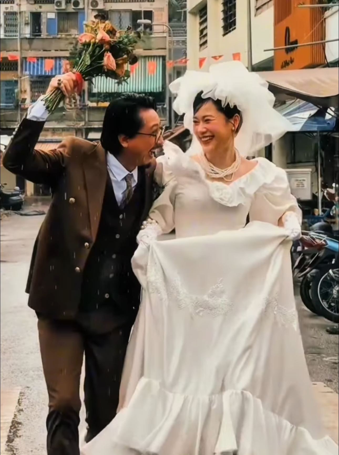 Lâm Vỹ Dạ bất ngờ đăng ảnh mặc váy cưới chuyện gì đang xảy ra