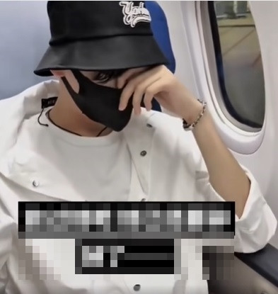 Sao nam hot nhất Cbiz bật khóc vì bị fan cuồng mắng chửi trên máy bay