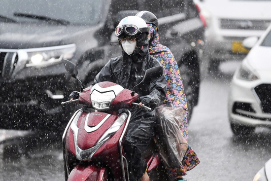 Dự báo thời tiết 8/7/2025: Miền Bắc nắng oi trước khi hứng mưa lớn xối xả