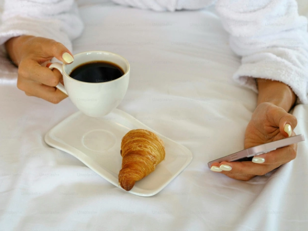 4 thói quen thường ngày lại 'hút cạn' collagen, khiến da ngày càng nhăn nheo, mất sức sống  - Ảnh 2