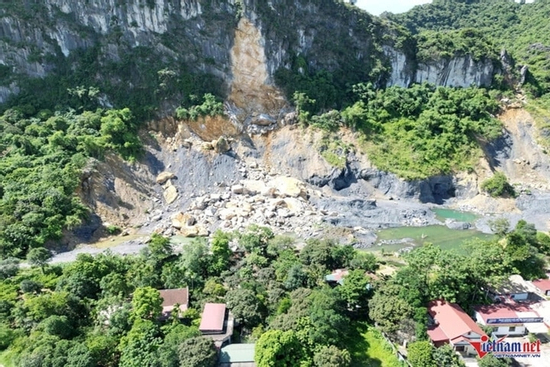 Cảnh tượng kinh hoàng ở Ninh Bình, nghìn khối đá ụp xuống sau tiếng nổ như bom