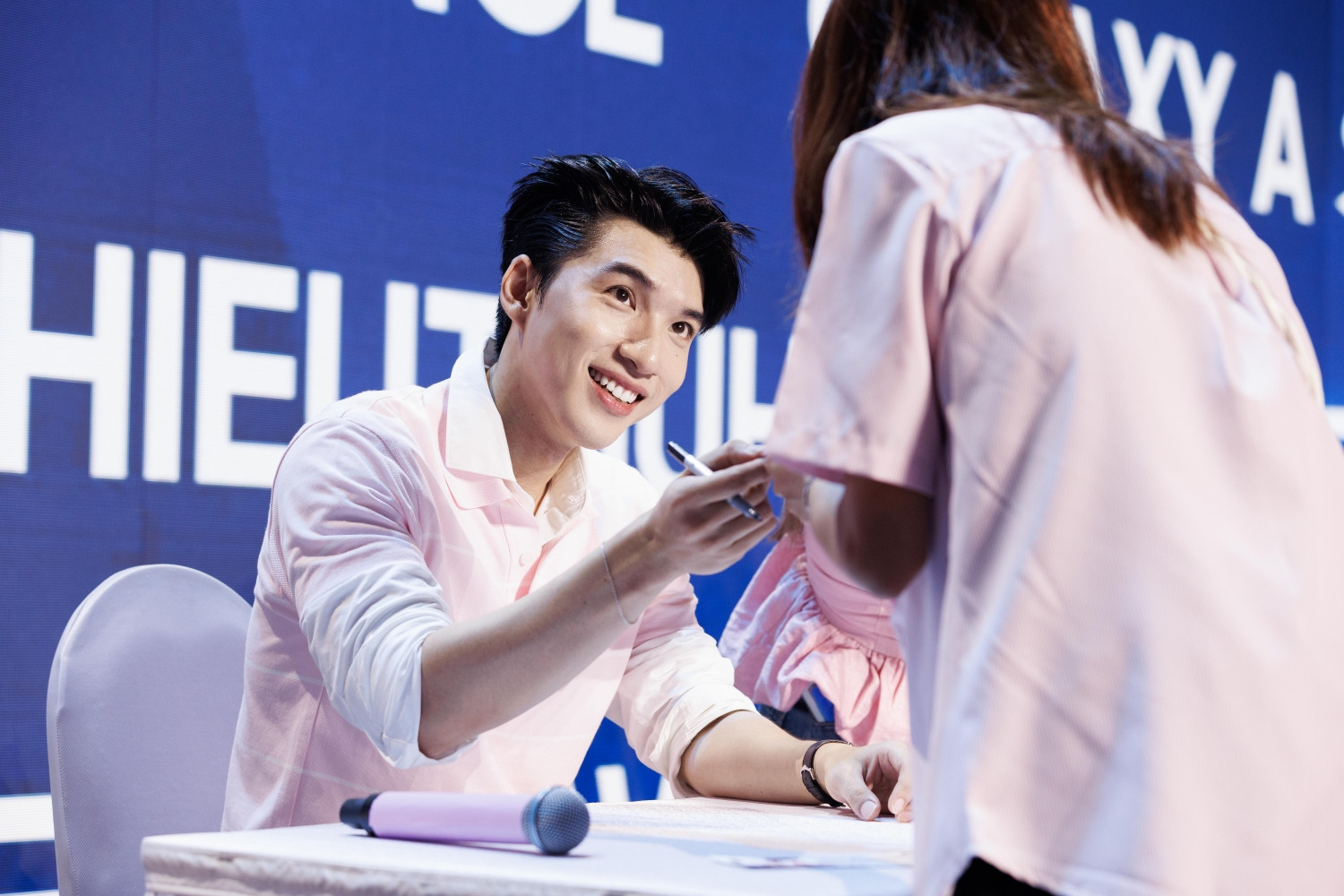 HIEUTHUHAI bật mí nơi các bài hit ra đời truyền cảm hứng về sự tự tin vào bản thân