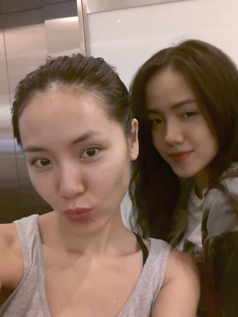 Loạt ảnh quá khứ của Phương Linh Phương Ly xứng danh chị em đẹp nhất showbiz Việt