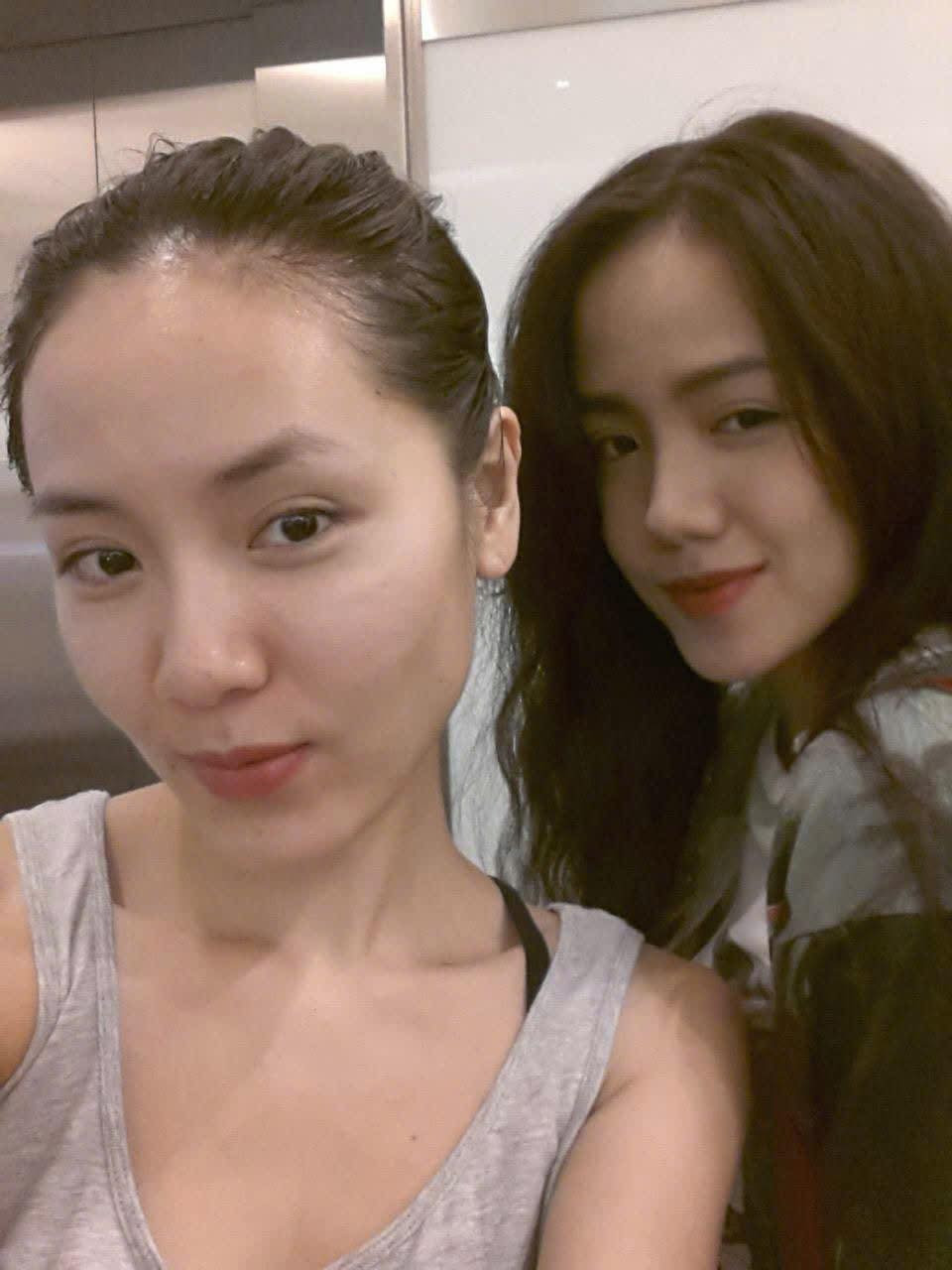 Loạt ảnh quá khứ của Phương Linh Phương Ly xứng danh chị em đẹp nhất showbiz Việt