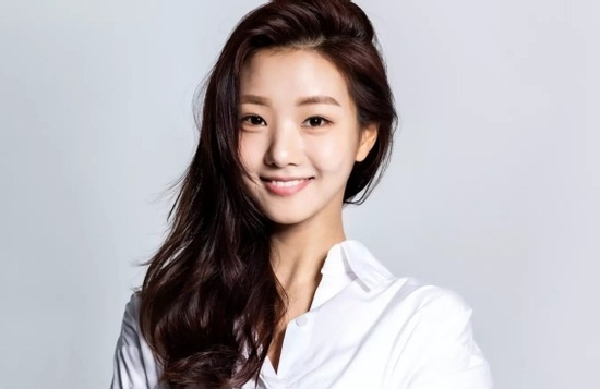 Nữ diễn viên Hàn Quốc nói về thông tin xuất thân dòng dõi hoàng tộc Việt Nam