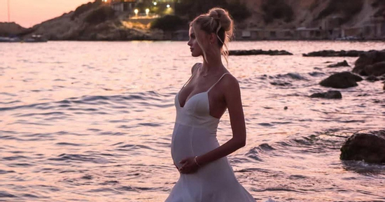 Vừa kết thúc nhiệm kỳ, Hoa hậu Thế giới 2024 công khai mang bầu