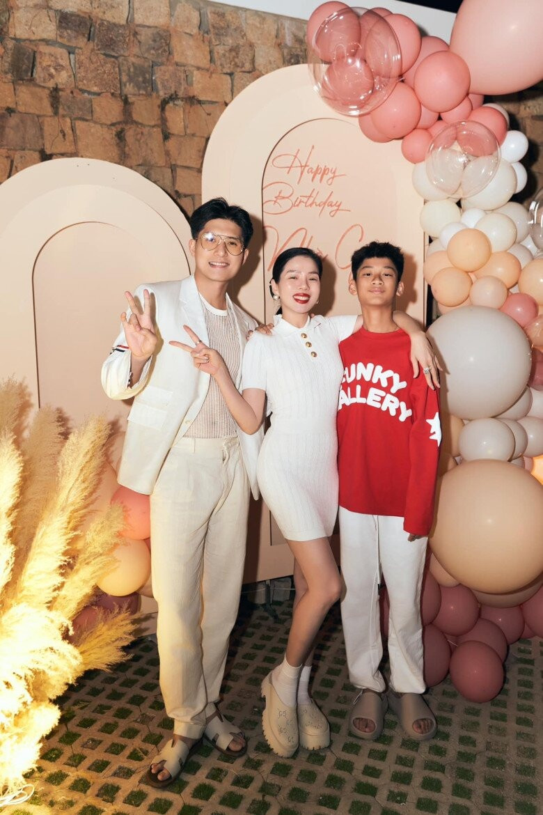 Chàng trai khiến Lệ Quyên xuất hiện với bộ dạng xuề xòa chưa từng thấy khi chụp ảnh cùng