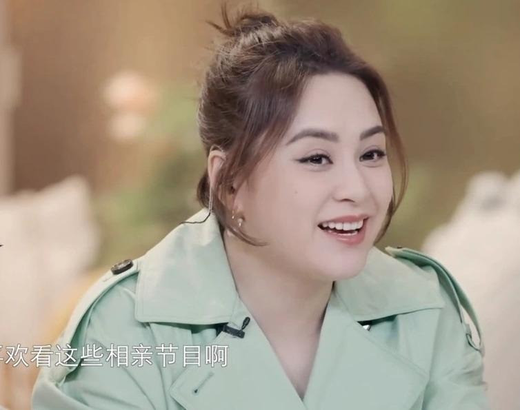 Mỹ nhân Hoa ngữ sau ly hôn Chung Hân Đồng cứ yêu là khổ hai lần bị tung ảnh nhạy cảm