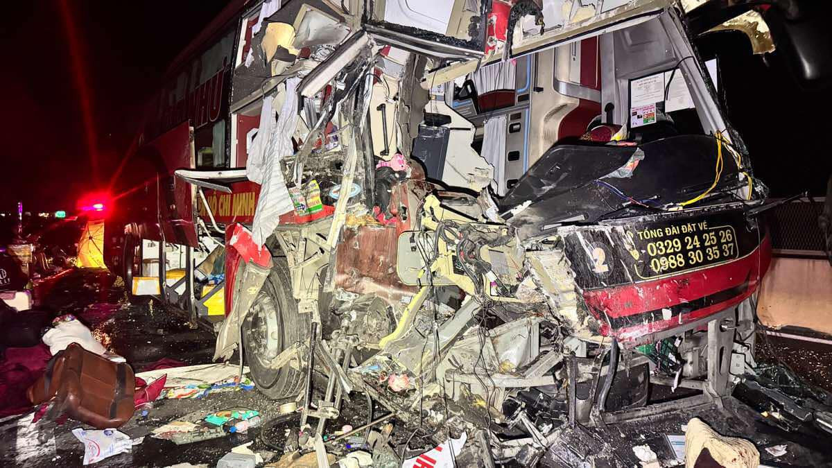 tai nạn xe khách tông nhau trên cao tốc vĩnh hảo phan thiết 2.jpg