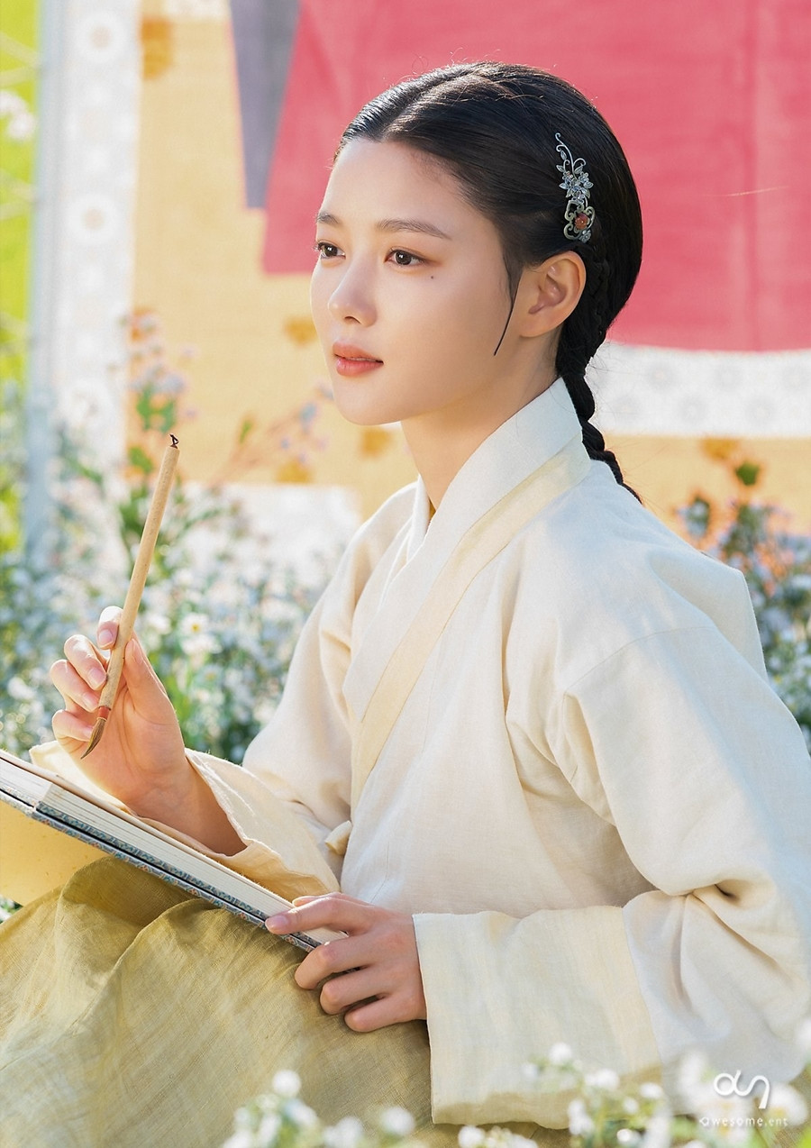 kim yoo jung 1 6821 1630123303 17539840867094846889683