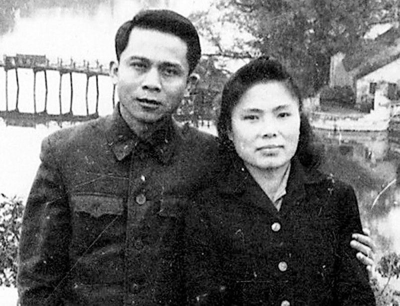 Con khỉ mất mẹ và chiếc bát vỡ: 2 câu chuyện người bố ông Hoàng Nam Tiến dạy con khiến ai nghe cũng xúc động - Ảnh 1.