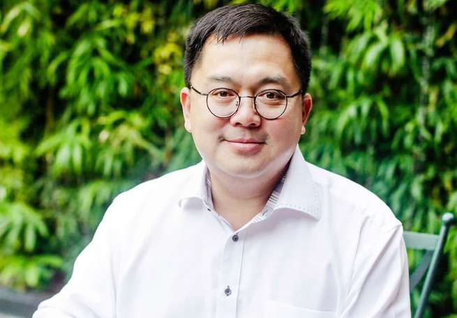 Con khỉ mất mẹ và chiếc bát vỡ: 2 câu chuyện người bố ông Hoàng Nam Tiến dạy con khiến ai nghe cũng xúc động - Ảnh 2.