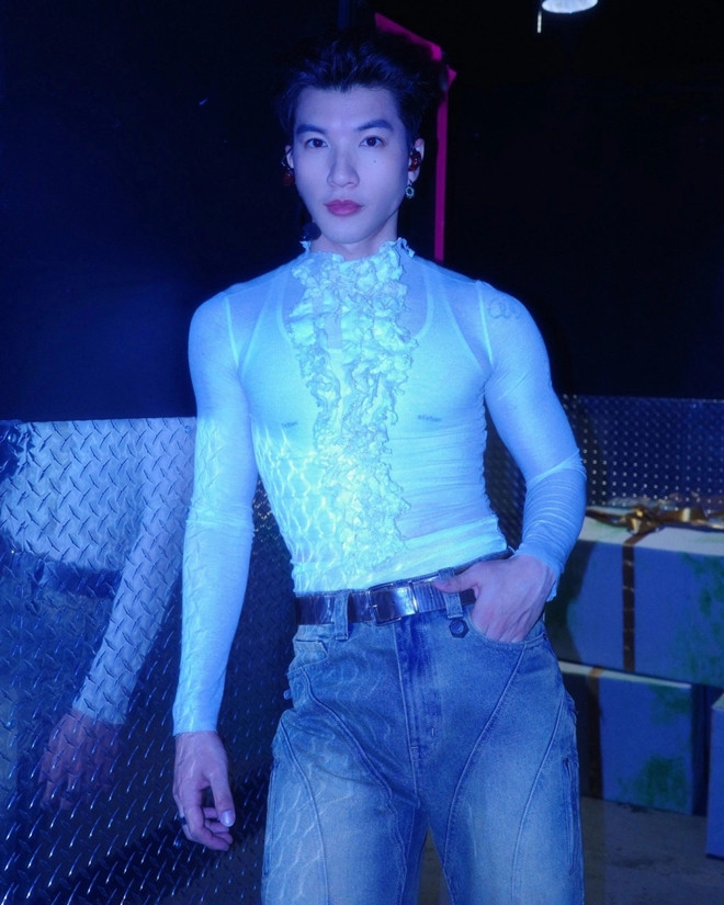 HIEUTHUHAI và những lần diện trang phục phi giới tính gây chú ý