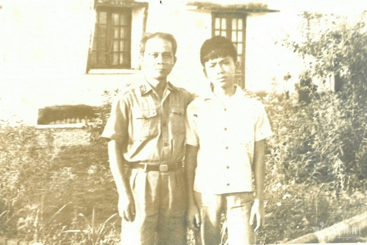 Loạt ảnh hiếm thời trẻ của ông Hoàng Nam Tiến