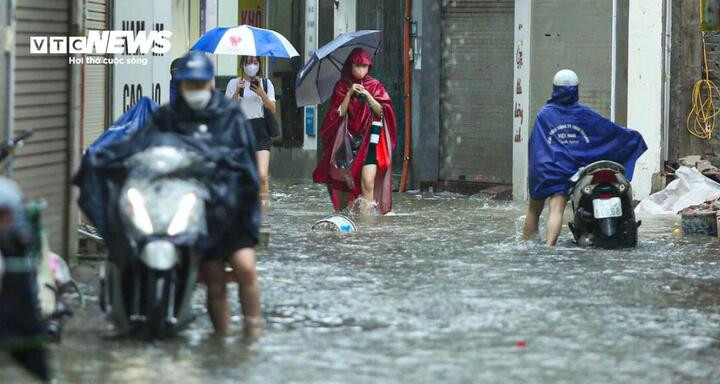Miền Bắc hứng mưa dông trong ngày đầu tháng 8, nguy cơ lũ quét, sạt lở nhiều nơi. (Ảnh minh hoạ: Viên Minh)