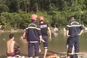 Trượt chân ngã khi đang lội suối, 2 sinh viên ở Đà Nẵng mất tích