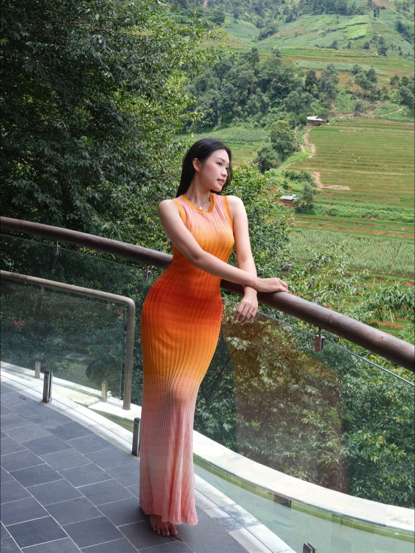 Vợ Đoàn Văn Hậu khiến fan 'tròn mắt' với bikini đỏ cut out táo bạo- Ảnh 5.