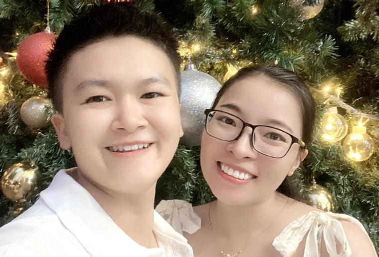 Vượt mọi rào cản đến với nhau, hai cô gái hạnh phúc đón cặp song sinh thiên thần