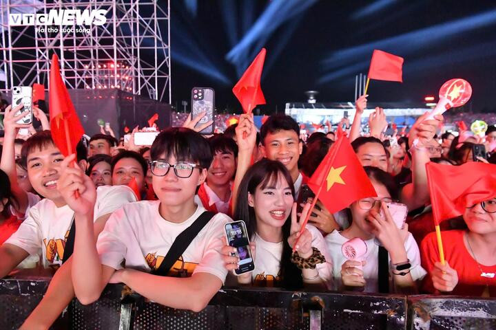 50.000 khán giả có mặt, tham dự concert quốc gia.